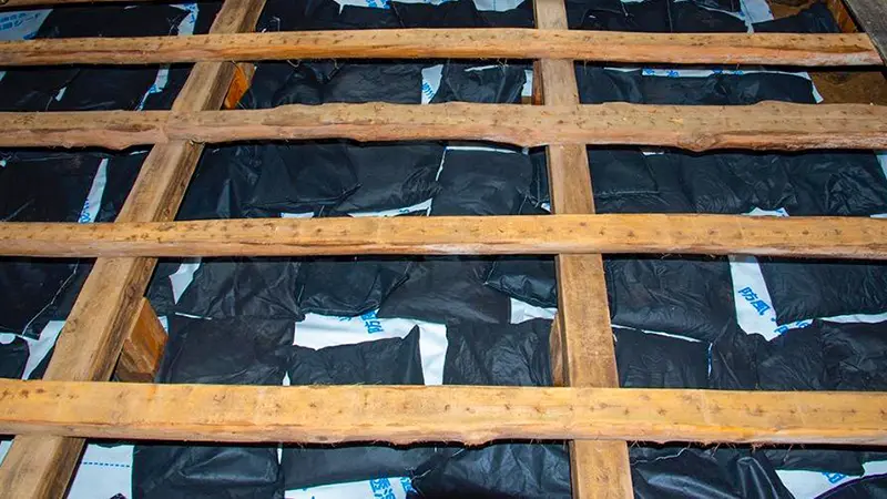 床下の木炭調湿材